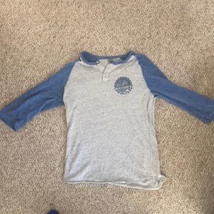 Three quarter sleeve t shirt.